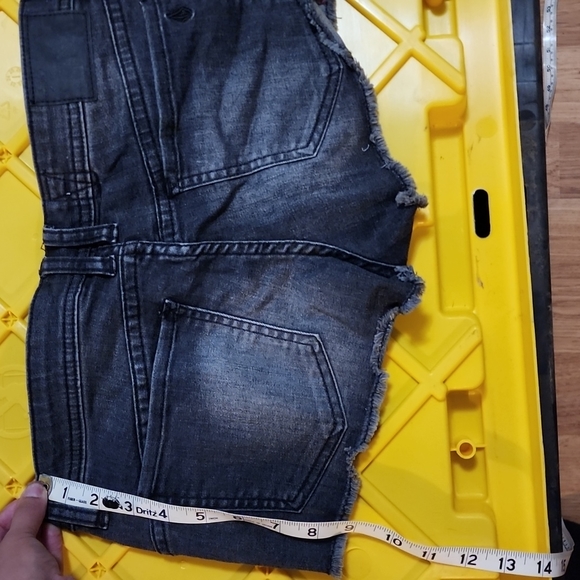 Cut off volcom denim shorts - Picture 4 of 4